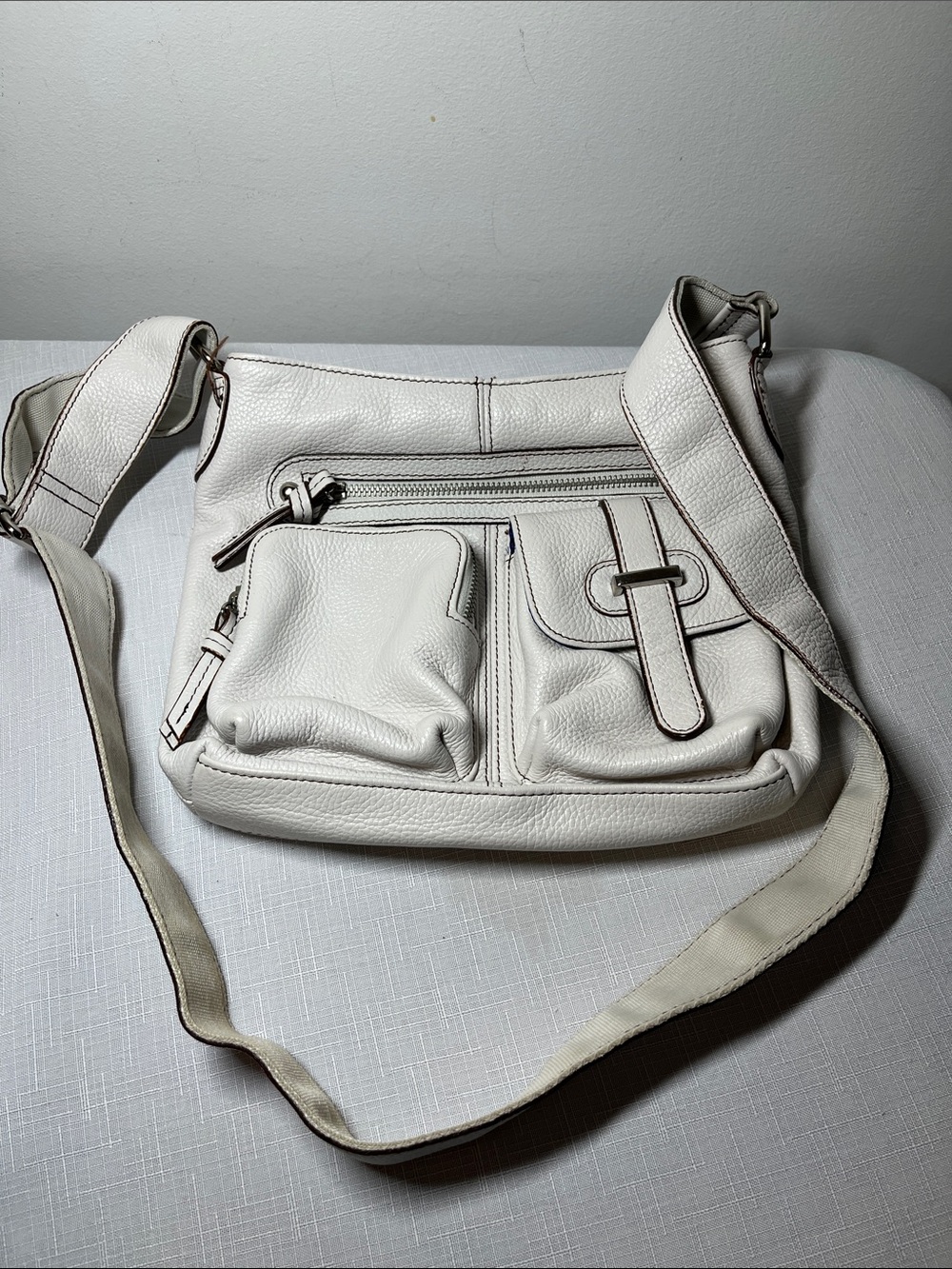 DANIER Ivory Leather Crossbody Shoulder Bag
Medium size